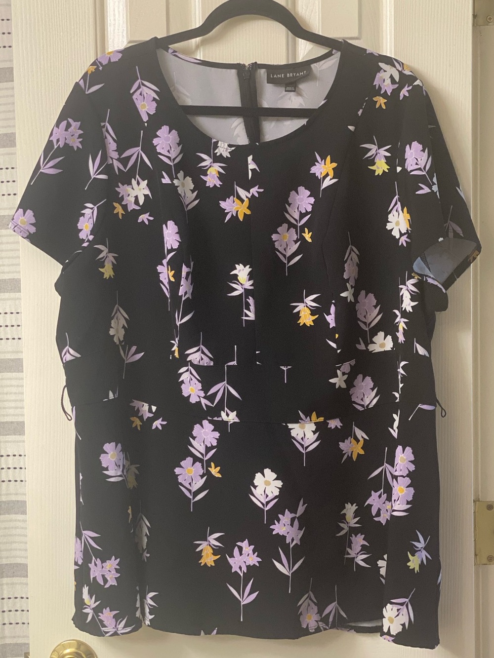 Lane Bryant Black Floral Short Sleeve Peplum Hem Top Size 22